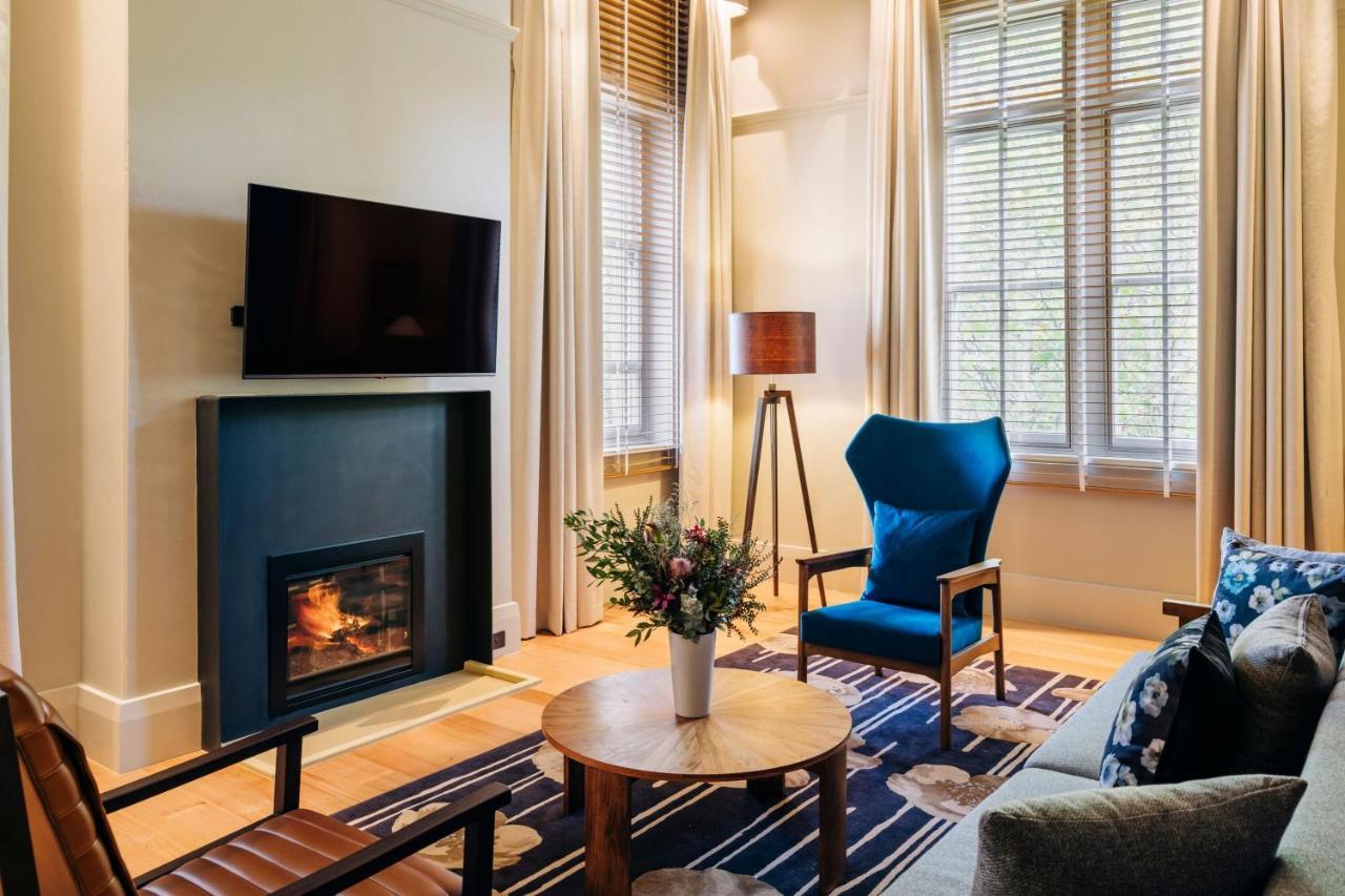 The Tasman, A Luxury Collection Hotel, Hobart Eksteriør billede The living room of a suite at the Hotel