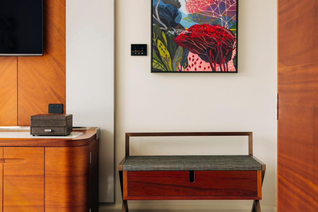 The Tasman, A Luxury Collection Hotel, Hobart Eksteriør billede A bench in a hotel room