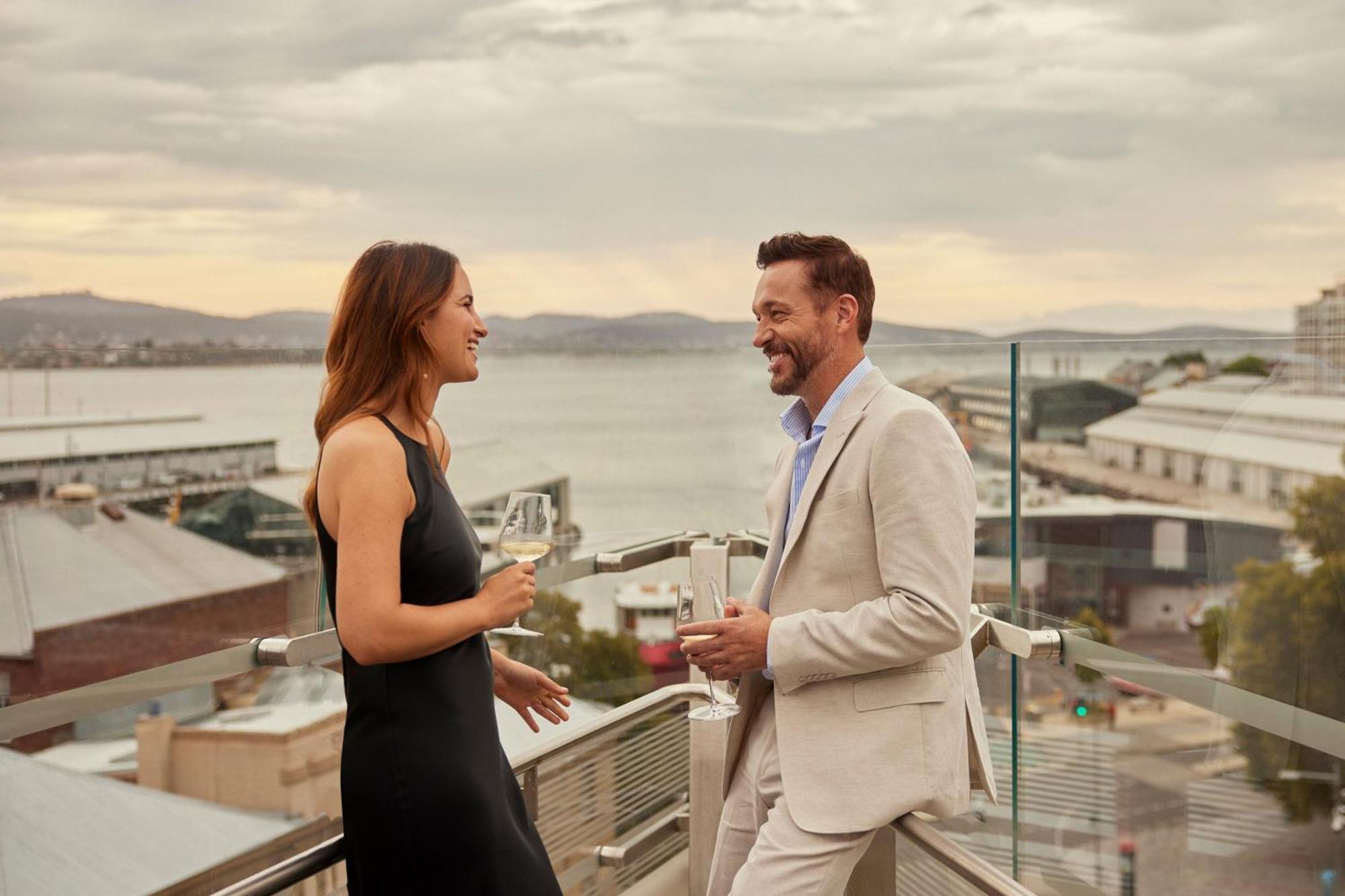 The Tasman, A Luxury Collection Hotel, Hobart Eksteriør billede The rooftop bar at the Crowne Plaza Hotel