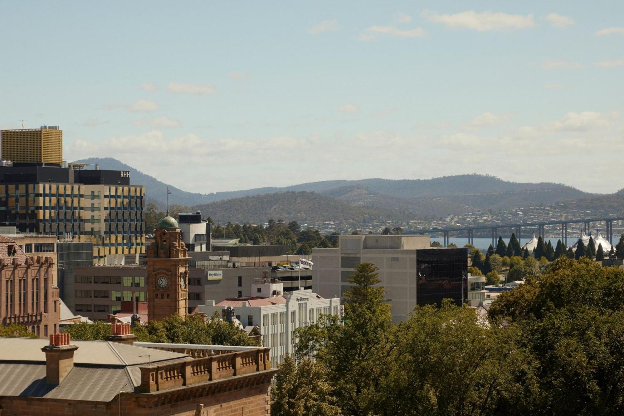 The Tasman, A Luxury Collection Hotel, Hobart Eksteriør billede View of Hobart from the north